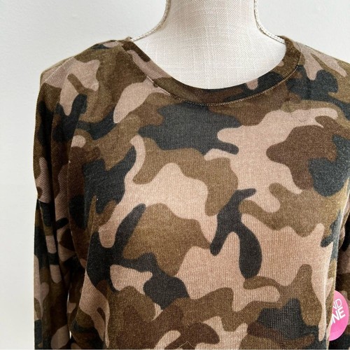 NWT Bongo Camo Sweater with Crochet Fringe Detail - Picture 2 of 10