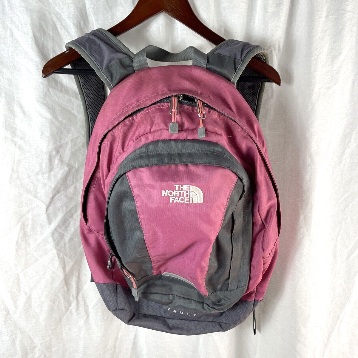 The North Face Women's Vault Backpack AJVP 113 Pink & Grey