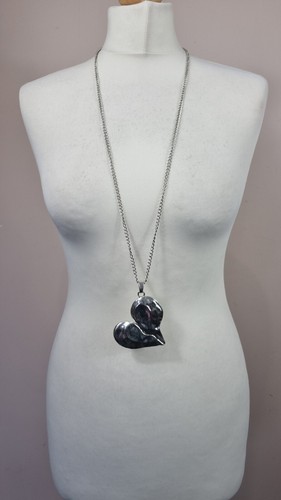 Large Hammered Metal Silver Coloured Large Heart Necklace Long Chain - Picture 2 of 6