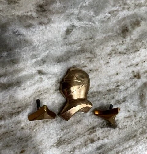 Lincoln Capri 1955 Gold Knights casco adorno emblema con 2 piezas adicionales Foto 2 de 4