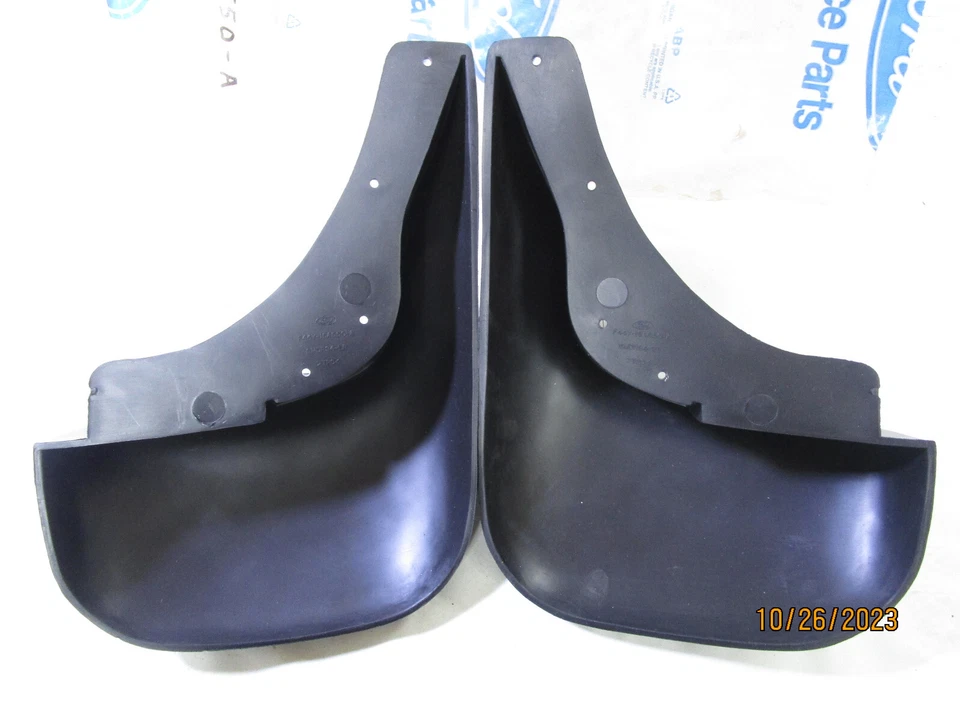Genuine Ford OEM F44Y-16A550-A Rear Mudflaps 1992-1995 Mercury Sable Except LS Foto 4 de 4