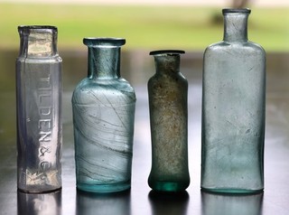 ANTIQUE 4 PC SMALL SIZE CIVIL WAR ERA MEDICINE BOTTLE LOT (DUG IN CHARLESTON SC)