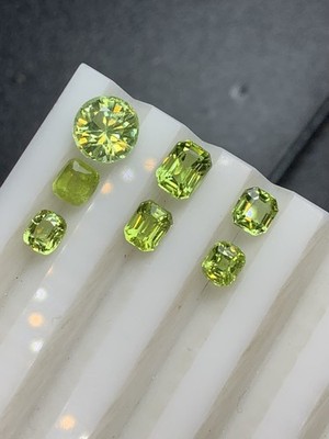 6.38/ct,Vibrant Apple Green Peridot lot.Round Shape,Eye Clean,Pakistan