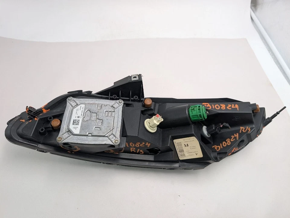 Used Right Headlight Assembly fits: 2015 Jeep Cherokee bi-xenon HID Right Grade - Изображение 3 из 4