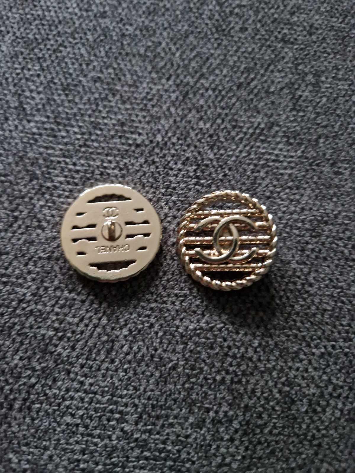 2x Gold CHANEL modern Large Buttons