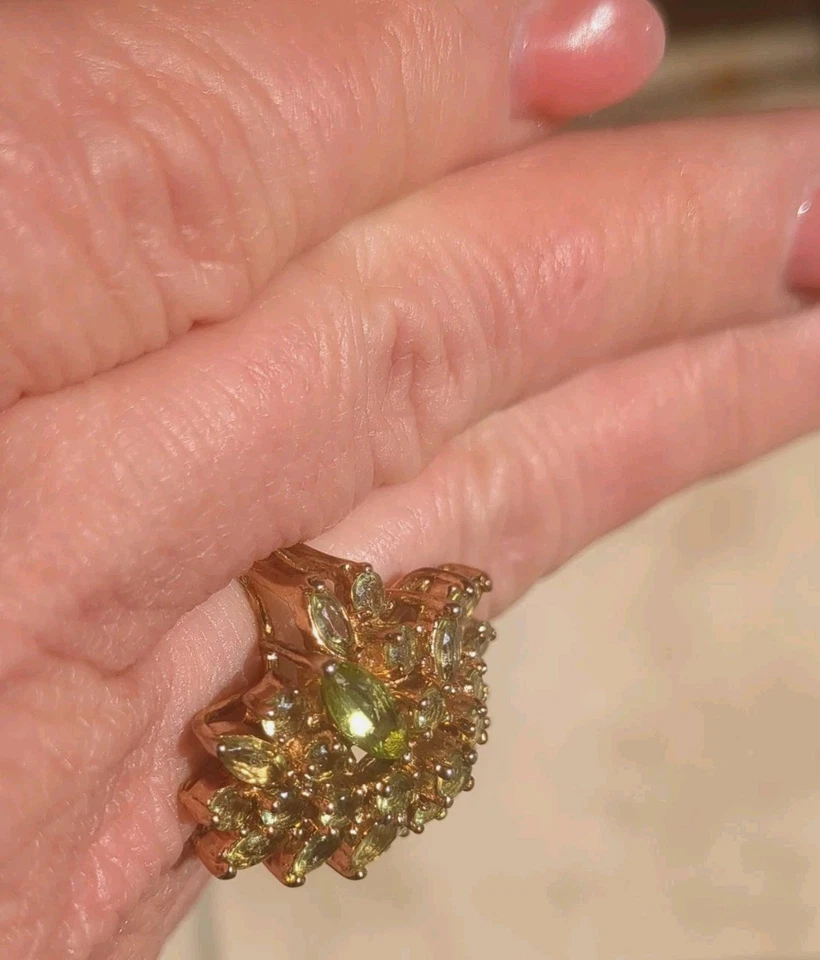 Peridot Cluster Ring18 kt GoldVermeil over SterlingSilver Vintage70s gently used - Image 2 of 4