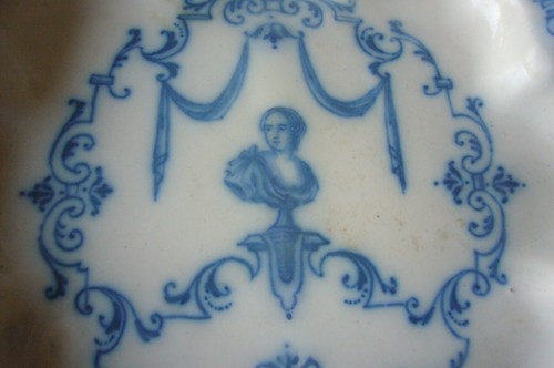 913-Drageoir Faience De Moustiers XVIIIth Decor Berain Blue - Picture 2 of 8