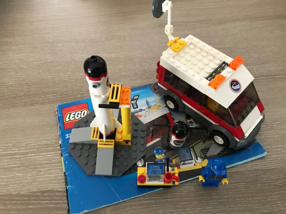 LEGO City 3366 Satellite Launch Pad, photo 1 sur 3