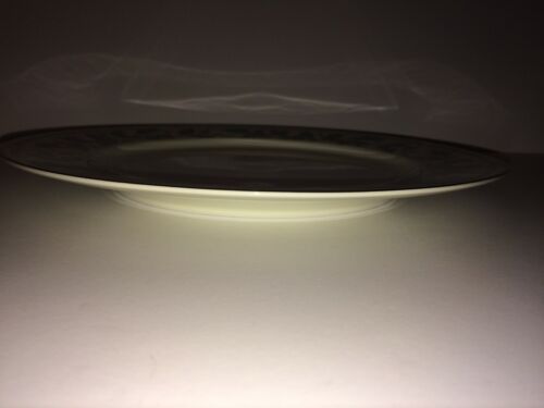 The Cellar Ivory Holly Dinner Plate ~10 3/8" Dia 1993 Japan Christmas Holiday - Picture 3 of 5
