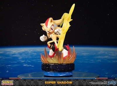Sonic Super Shadow Actionfigur von First4Figures - 50 cm Videospielfigur