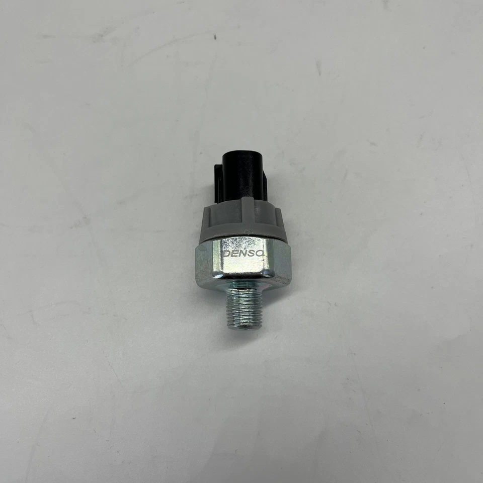 Denso Oil Pressure Sensor Switch Toyota Camry Corolla Hilux Prius 8353028020 Foto 2 de 4