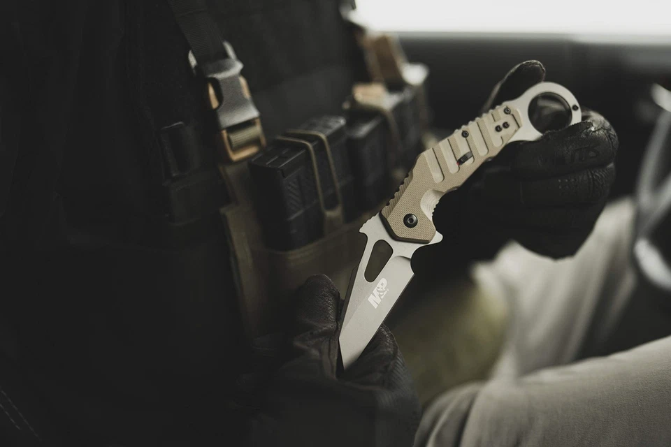 Smith & Wesson 1147102 M&P Extreme Ops Karambit Folding Knife - Image 4 of 4