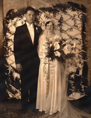 Wedding Portrait Groom Man Tux Bride Girl Dress Flowers Antique Vintage Photo