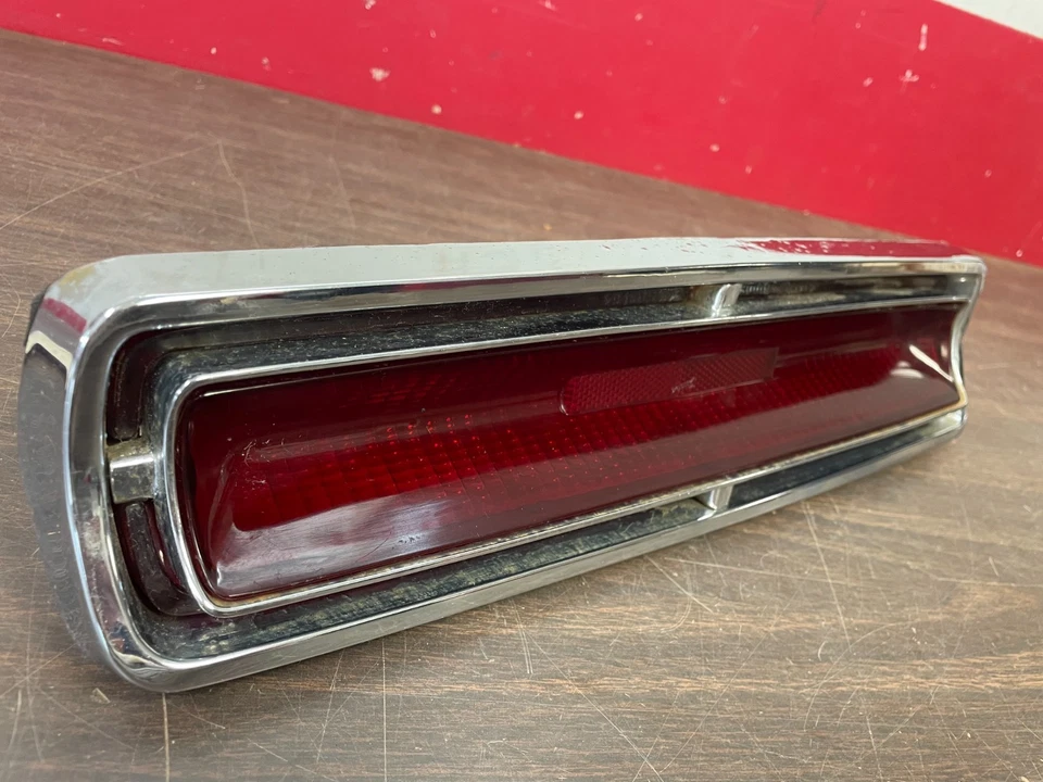 Oldsmobile Dynamic 1964 conjunto de luz trasera izquierda 1025 Foto 2 de 4