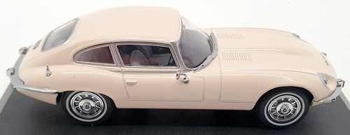Oxford Diecast 1/43 Scale 43JAGV12006 - Jaguar V12 E Type Coupe - English White - Picture 3 of 5