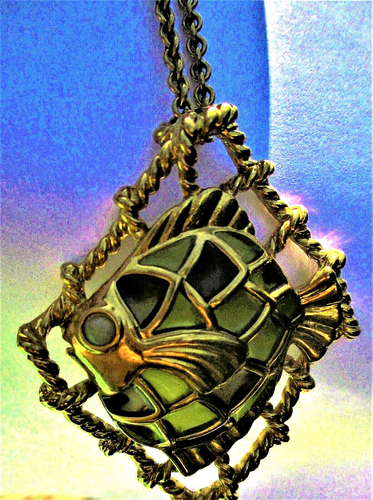 1970'S 3 PC PLIQUE A JOUR FISH PENDANT SET BY TRIFARI - USA - Picture 3 of 6