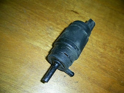 BMW E30 316i Touring Wischwasserpumpe Waschwasserpumpe Pumpe 1377830