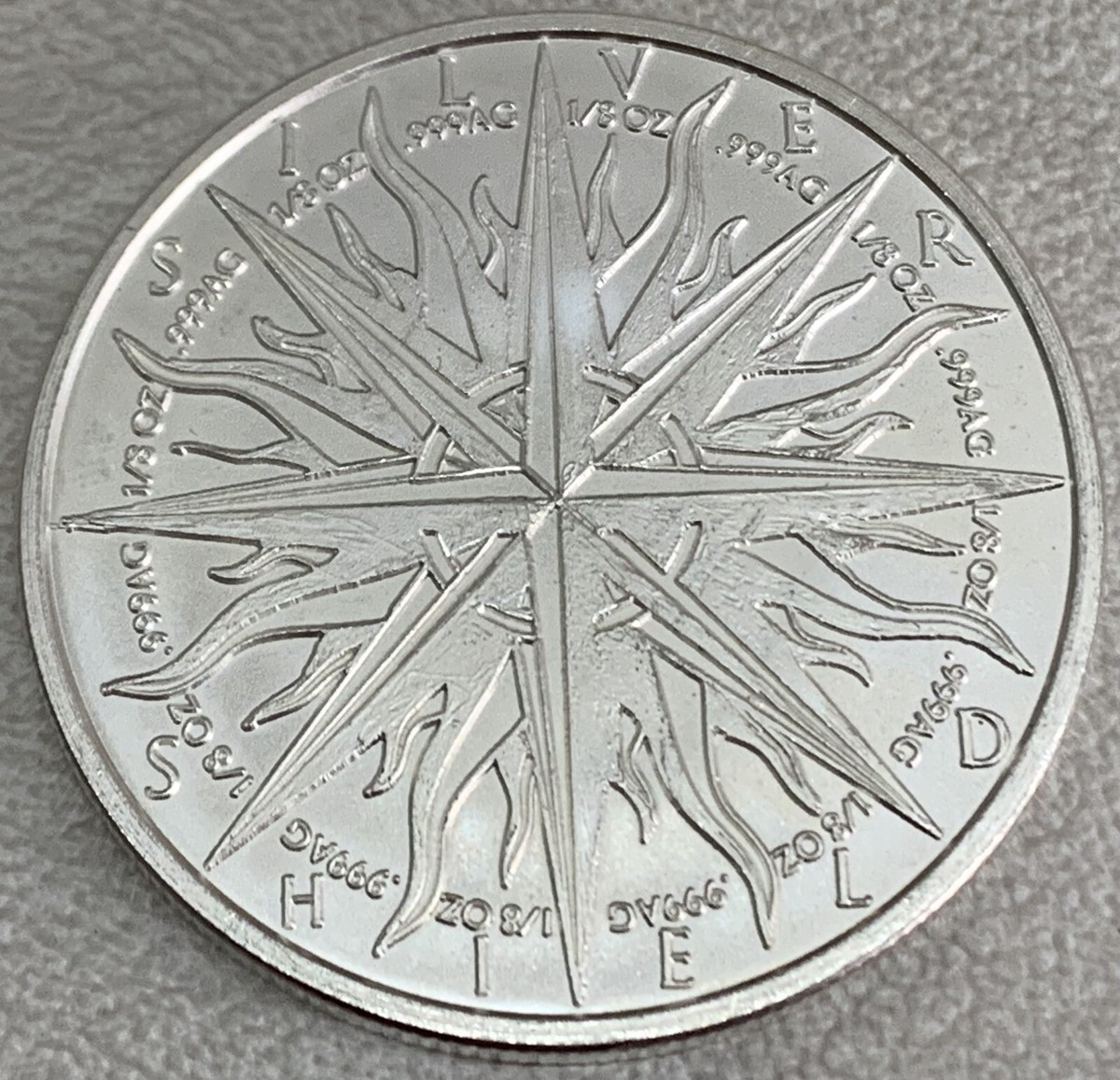C*ン様 Silver Shield 2016 1 Troy Ounce 銀貨 Praedatum in Mundo, Silver Shield, 1 troy oz .999 Fine Silver Art