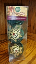 NIB CHRISTMAS Ornaments "Winter Wonder Lane" Box (3) 3" Festive Blooms Decor 780