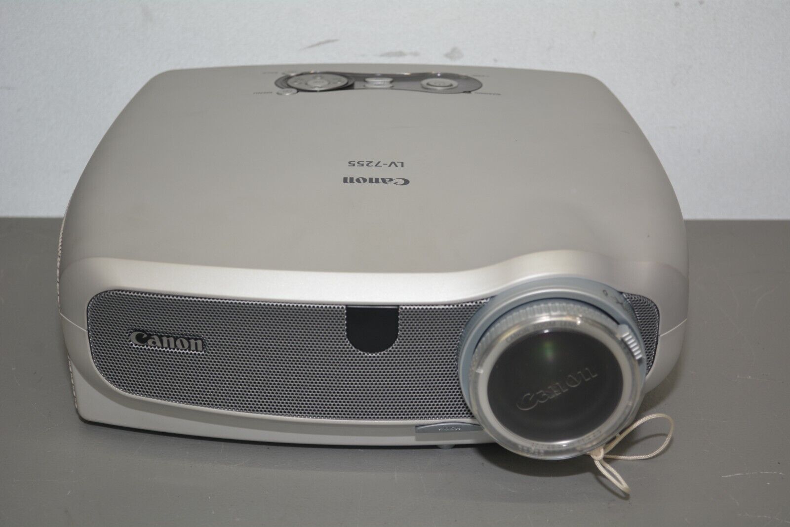 ^ Canon LV-7255 3LCD Projector 2500 Lumens 32 Lamp Hours #X478