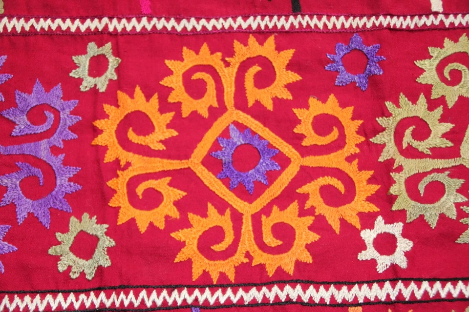 Tissu indien brodé - Photo 2/4