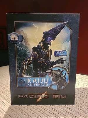 NECA Pacific Rim KAIJU KNIFEHEAD 20'' tall Deluxe monster w/ light-up eyes mouth 