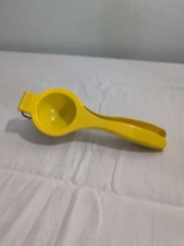 IMUSA Lime or Lemon ManIMUual Squeezer, Citrus Juicer for Max Extraction, Yellow