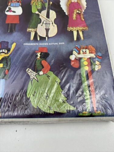Vintage Arrow 3562 Clothespin People Ornaments Craft Kit Dolls 1976 Felt Wood - Picture 15 of 16