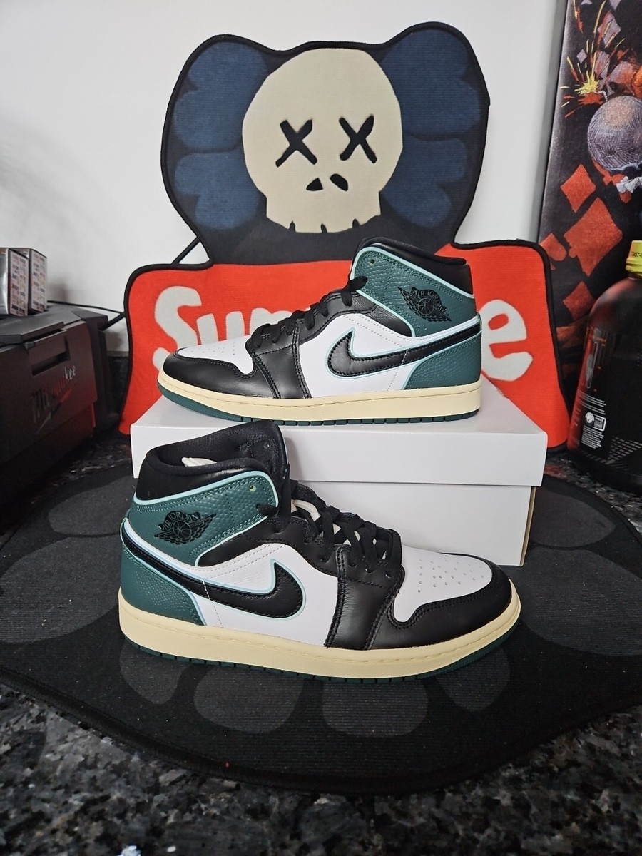 light dew nike shoes