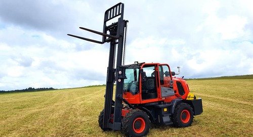 neuwertiger 4x4 Geländestapler Gabelstapler Dieselstapler Frontstapler - Bild 2 von 17