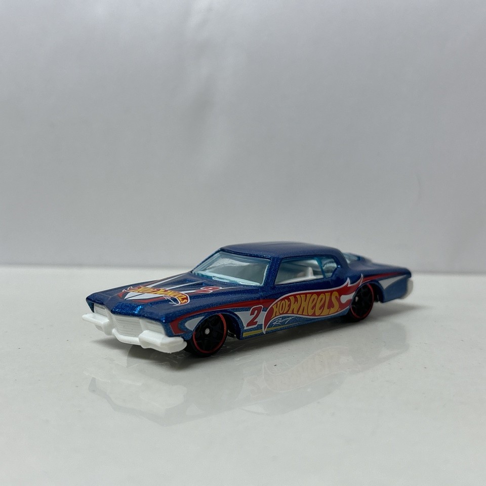 71 Riveira 1971 71 Buick Riviera Boattail Collectible 1/64 Scale Diecast Diorama ...