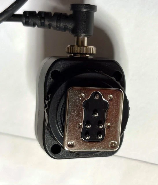 Adaptador universal de zapata caliente Vello HSA-PCU PC y sincronización de 3,5 mm Foto 3 de 3