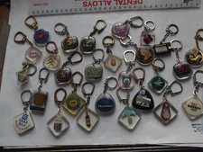 TRES BEAU LOT DE 27 PORTE CLEFS BOURBON CERTAIN RARE