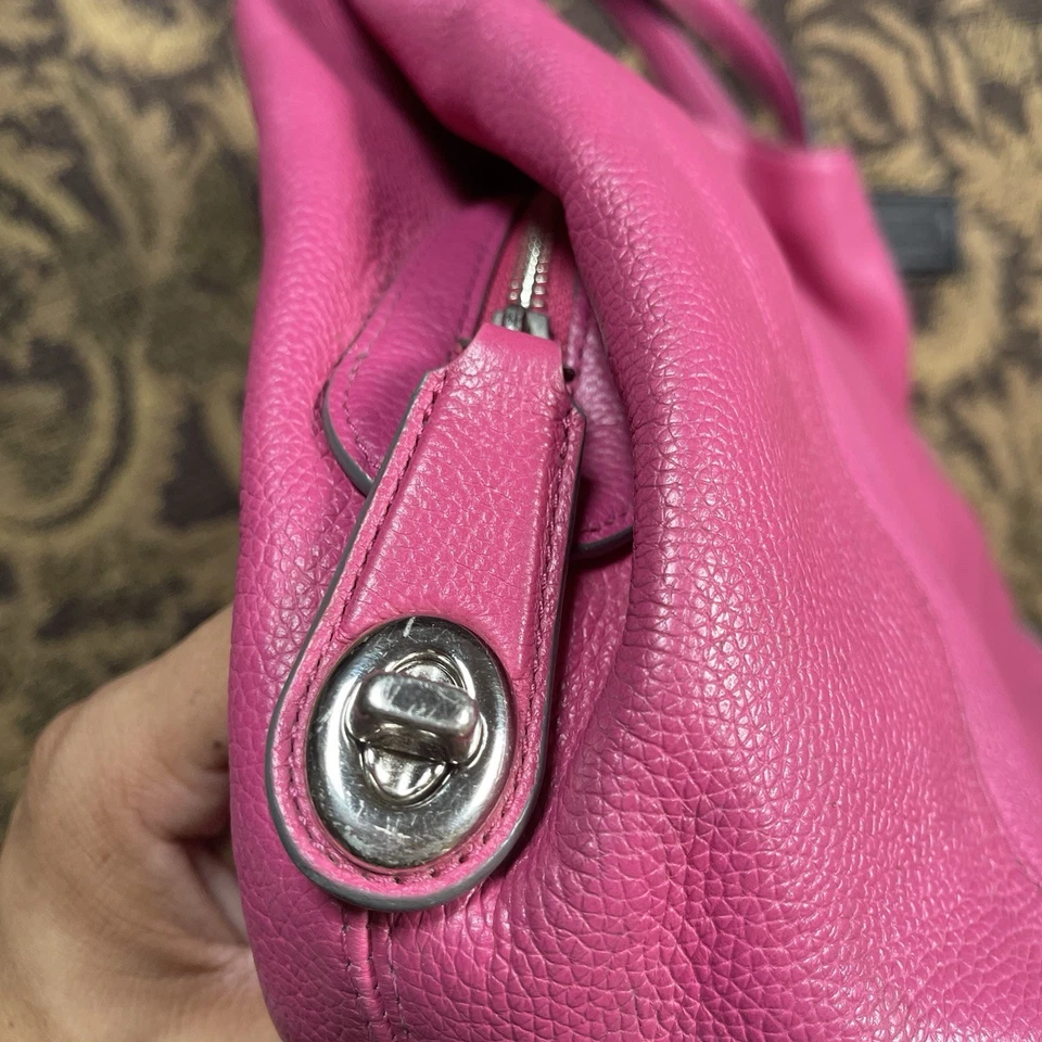 Coach Edie 31 Pebbled Fuchsia Leather Shoulder Bag Turn Lock Hobo - Image 4 of 4