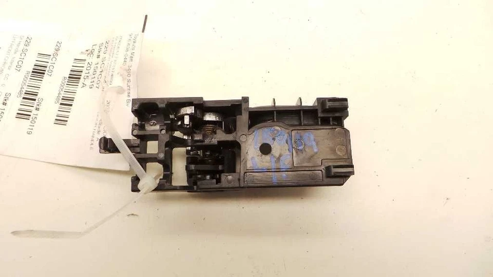 2007 SCION TC DRIVER SIDE FRONT INTERIOR DOOR HANDLE  - Image 4 of 4