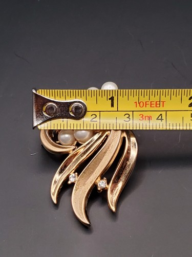 Vintage TRIFARI goldfarbene Kunstperle Blumenblatt Brosche/Pin - Bild 10 von 10