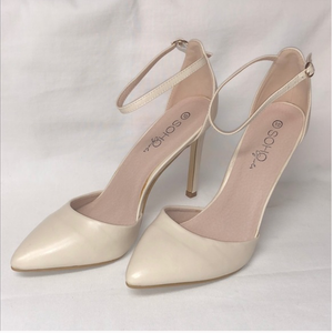white pumps size 10