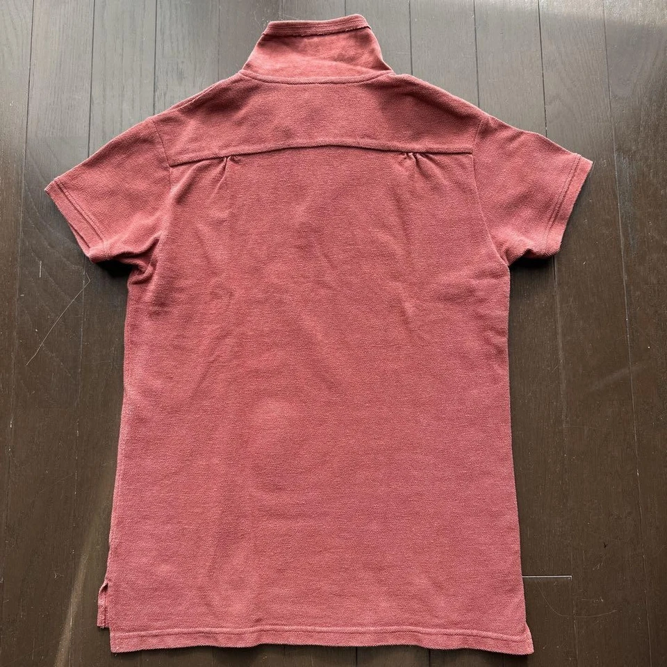 CAMISA POLO KAPITAL ROJA USADA CON LOGO BORDADO, MANGA CORTA BUENA Foto 3 de 4