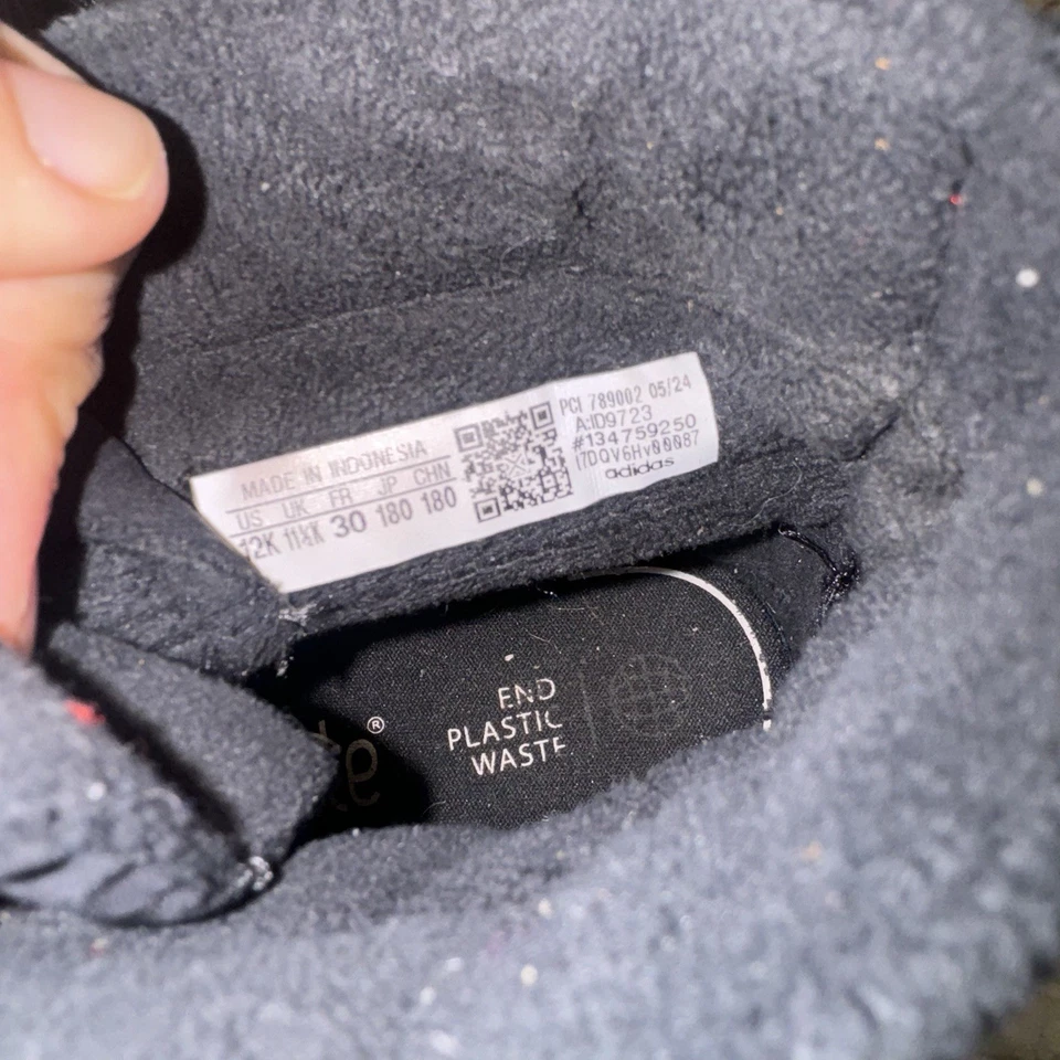 Botas de nieve Adidas Primaloft negras para niños 12K  Foto 4 de 4