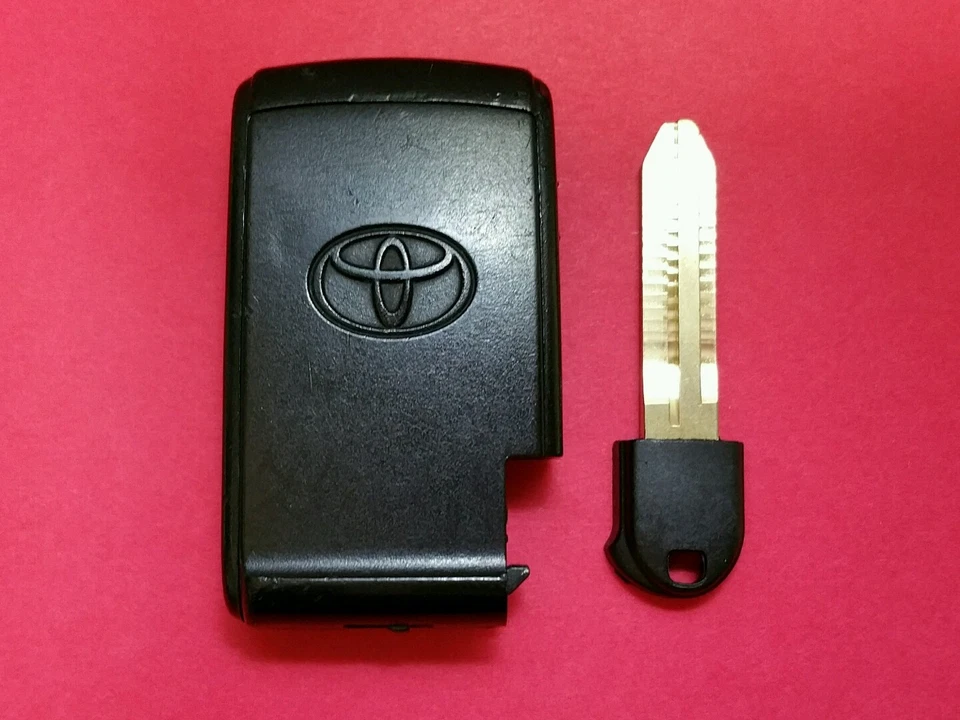 Llave TOYOTA PRIUS sin entrada inteligente logotipo negro MOZB21TG Foto 3 de 4