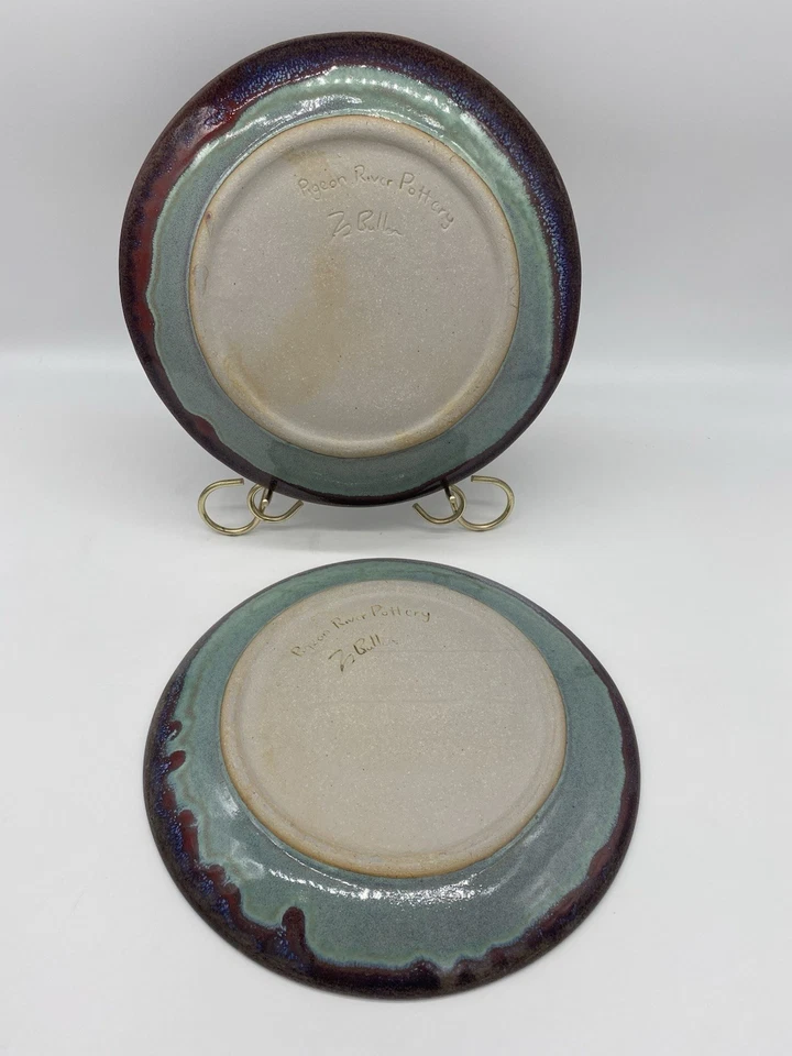 Pigeon River Pottery Set Of 2 Dinner Plates 11” Red & Blue Signed Bullen - Image 4 of 4