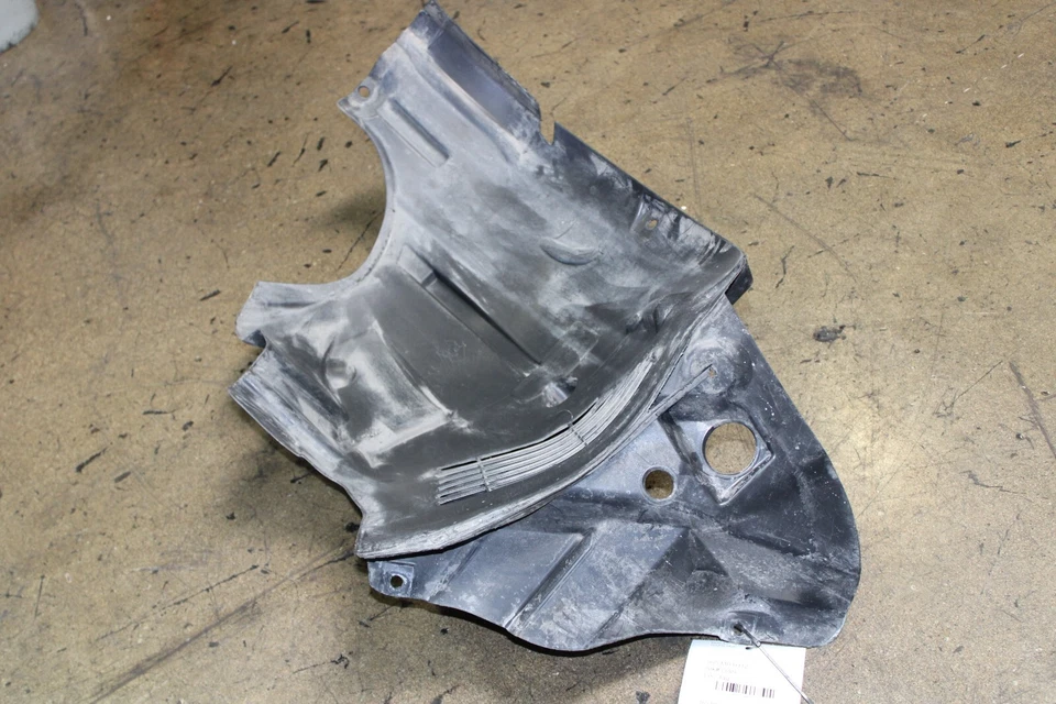 2012 Mercedes-Benz CLS550, RH, передняя сторона крыла вкладыш, б/у, P/N A2186902230 - Изображение 2 из 4