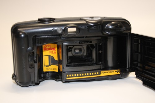 Cámara Kodak KB 10 apuntar y disparar película de 35 mm con flash - Imagen 2 de 6