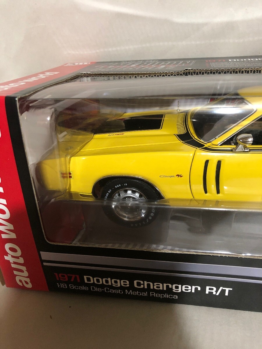 ミニカー 1971 CHARGER R/T 1971 Dodge Charger R/T 400 Six Pack - Black 1:64 Scale