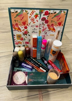 BEAUTY-Paket * 26 Artikel * essence * NEU und UNBENUTZT mit Geschenkbox handmade