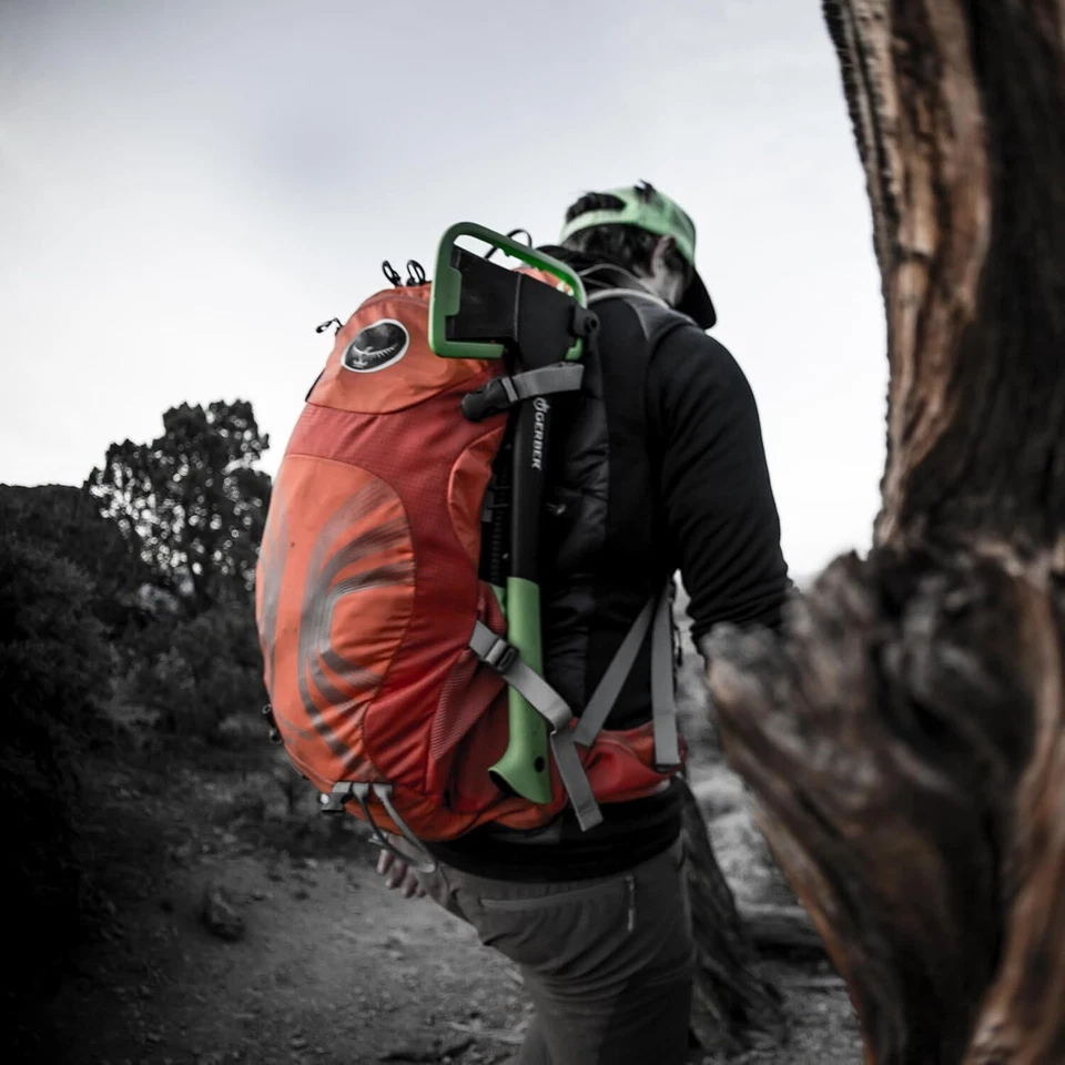 Hacha Gerber Gear Freescape, hoja de acero forjado de 17,5" con funda para sobrevivir Foto 4 de 4