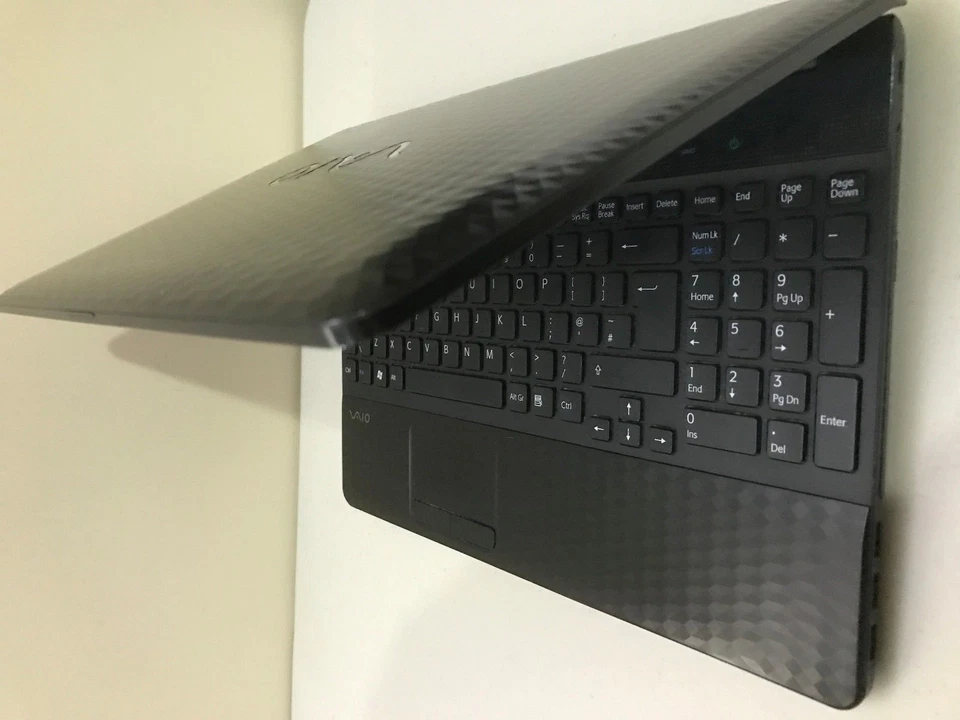 Sony VAIO VPCEH 15.6" i7 2620M laptop - Windows 10 1TB SSD  16 GB HDD - Image 4 of 4