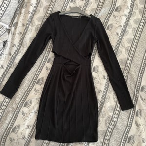 pretty little thing black long sleeve dress