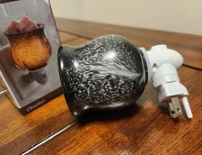 Mini Wax Warmer Pluggable Fragrance Warmer New In Box 15-Watt Bulb