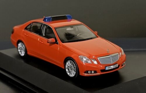 1/43 Mercedes-Benz E-Class W212 LIMOUSINE FIRE BRIGADE HAMBURG SCHUCO - Picture 2 of 7